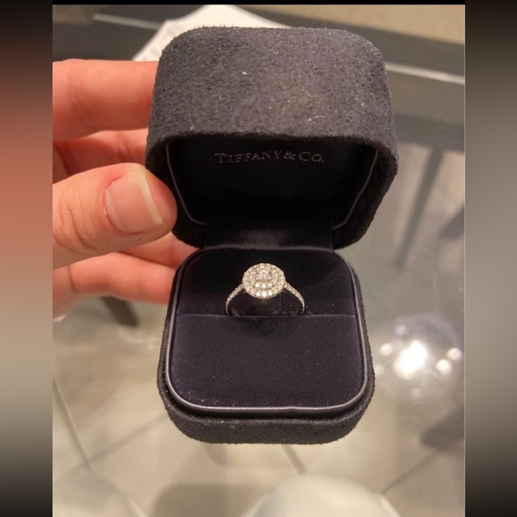 Tiffany engagement ring size 4 - Picture 5 of 9